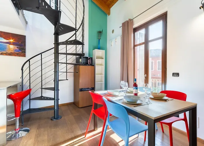 Strepitoso Loft Con Vista Duomo アパート アルバ